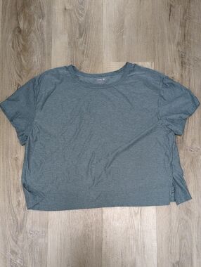 Old Navy Active Cloud 94 Soft Crew Neck Short Sleeve Cropped Tee